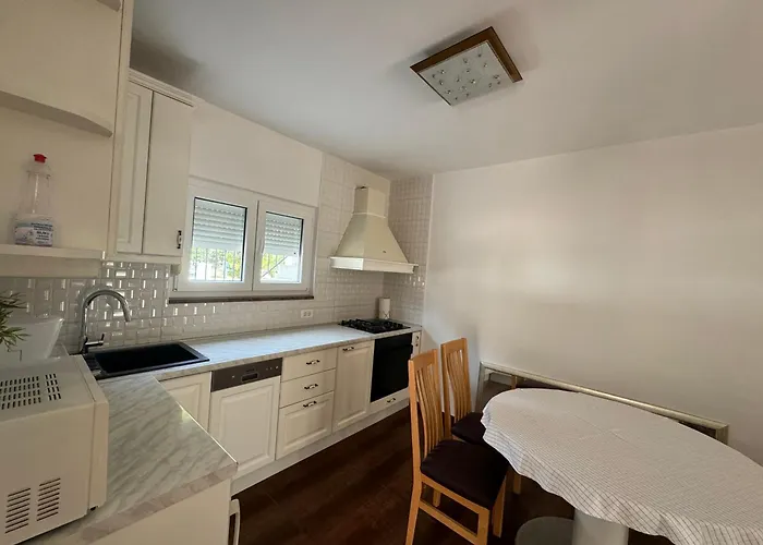 One Bedroom With Terrace Near Sea - Angela's شقة