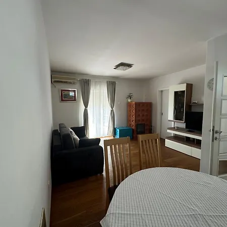 아파트 One Bedroom With Terrace Near Sea - Angela's