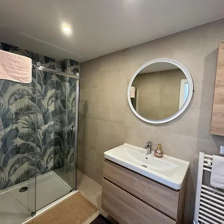 아파트 One Bedroom With Terrace Near Sea - Angela's 자다르