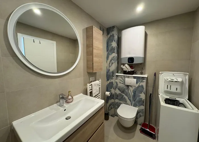 One Bedroom With Terrace Near Sea - Angela's 아파트 자다르